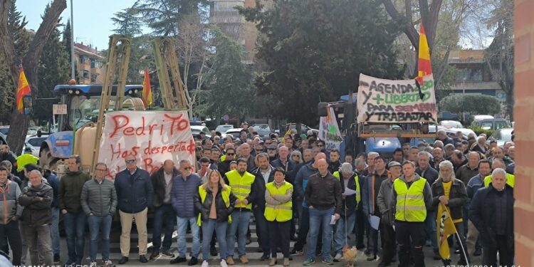 Agricultores Y Ganaderos De Guadalajara Presentan Un Manifiesto Con