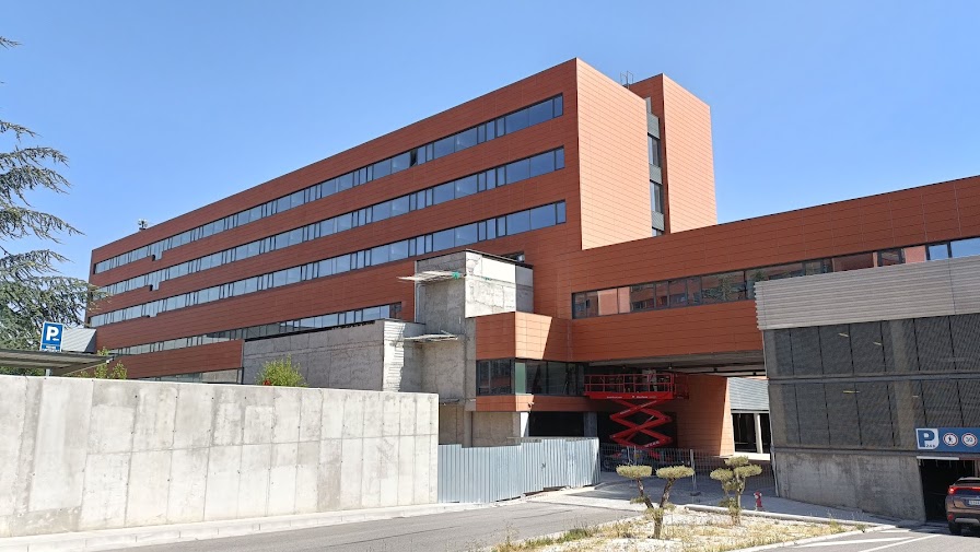 La nueva área de Día Onco-Hematológico del Hospital de Guadalajara se ha reforzado con 12 sanitarios