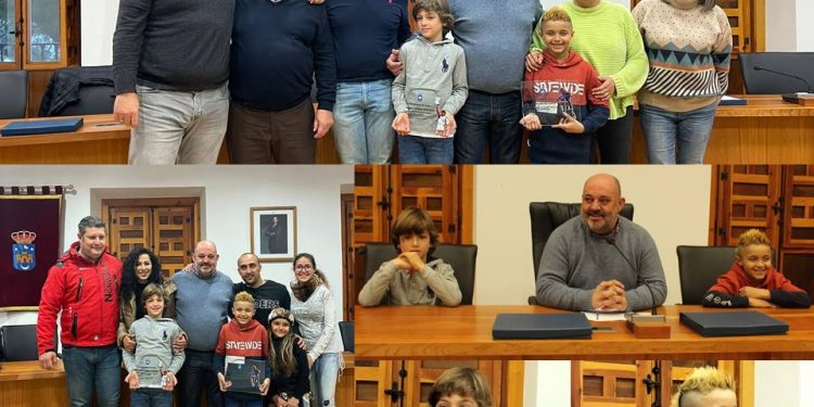 Los deportistas Carlos Garrido y Logan Liberal reciben un reconocimiento del Ayuntamiento de Uceda
