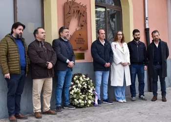 Guadalajara honra a las víctimas en la estación de Cercanías