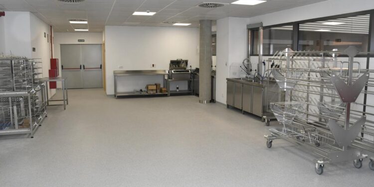 El HUG inaugura una central de esterilización de última generación en su edificio de ampliación