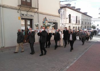 Jadraque, los mayores plantan cara al frío en su fiesta del Santo Ángel