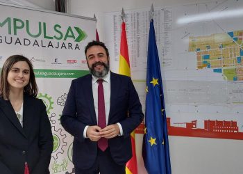 Impulsa Guadalajara mantiene una reunión de trabajo con el alcalde José Luis Blanco de Azuqueca de Henares