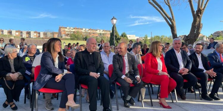 Villanueva de la Torre inaugura un parque en homenaje a alcaldes y concejales de la provincia