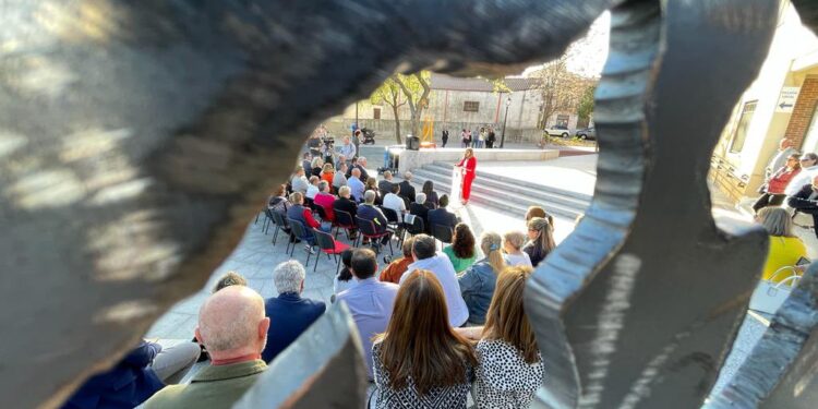 Villanueva de la Torre inaugura un parque en homenaje a alcaldes y concejales de la provincia