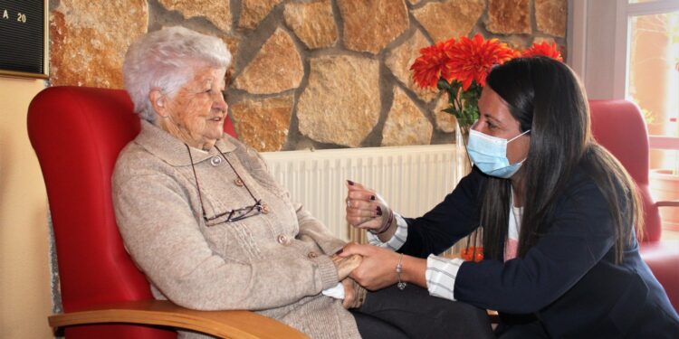 El Gobierno regional refuerza el Servicio de Ayuda a Domicilio en Jadraque