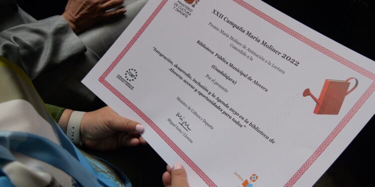 Alovera es premiada con el Primer Premio Nacional MARÍA MOLINER