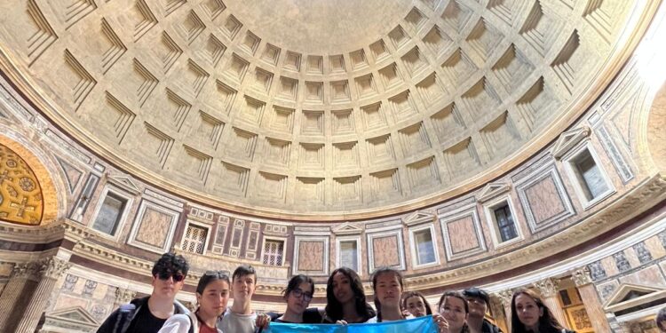 El Ayuntamiento de Villanueva de la Torre recibe a estudiantes franceses en el proyecto Erasmus+ del IES Newton Salas