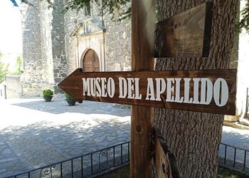¿Sabías que en Arbancón se encuentra un curioso Museo del Apellido al Aire Libre?