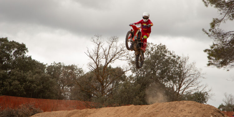 Más de medio centenar de motociclistas disfrutan de la reapertura del circuito de motocross de Trillo