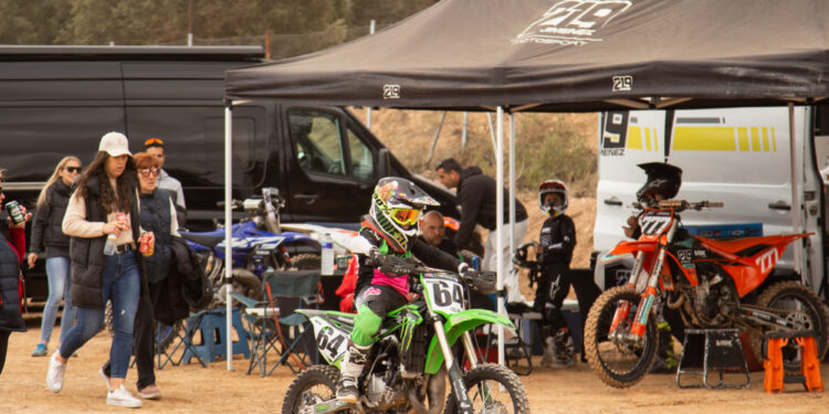 Más de medio centenar de motociclistas disfrutan de la reapertura del circuito de motocross de Trillo