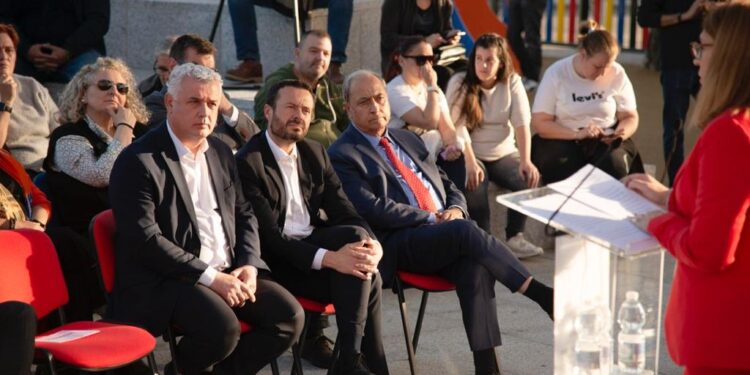 Villanueva de la Torre inaugura un parque en homenaje a alcaldes y concejales de la provincia