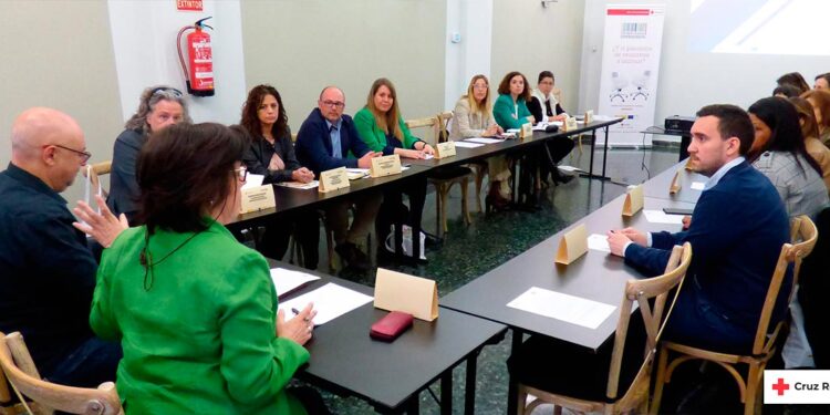 Cruz Roja Guadalajara impulsa el diálogo empresarial para mejorar el sector sociosanitario en la región