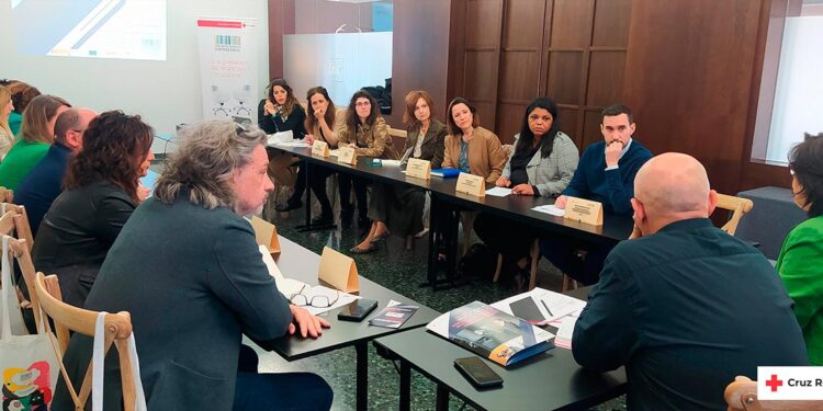 Cruz Roja Guadalajara impulsa el diálogo empresarial para mejorar el sector sociosanitario en la región