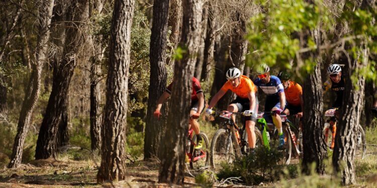 Javier Écija y Nati Gómez se han impuesto en la III Cifonrace, segunda carrera del X Circuito de la Diputación Provincial de Guadalajara.