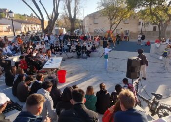 Los jóvenes de Villanueva de la Torre se divierten en el festival Urban Fest, mezcla de deporte y cultura urbana