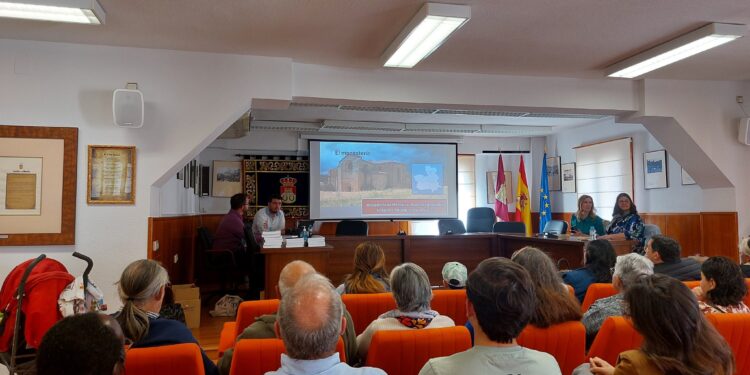 Javier Fernández Ortea presenta su nueva obra “Evolución histórica y patrimonial del Monasterio de Monsalud. Del retiro espiritual a su apertura pública” en el Ayuntamiento de Sacedón