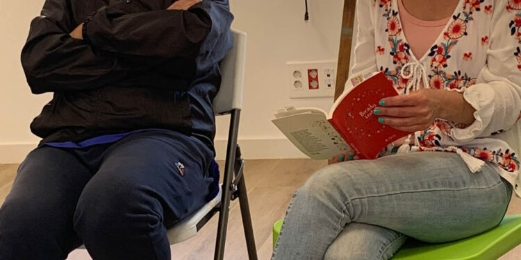 Tarde de «tejer con lentitud» en El Filandón