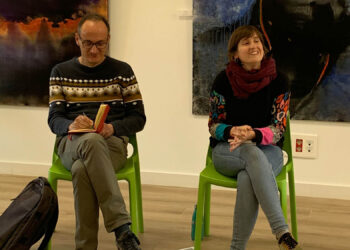 Tarde de "tejer con lentitud" en El Filandón: charla sobre desarrollo sostenible de El Rincón Lento en Biblioteca León Gil