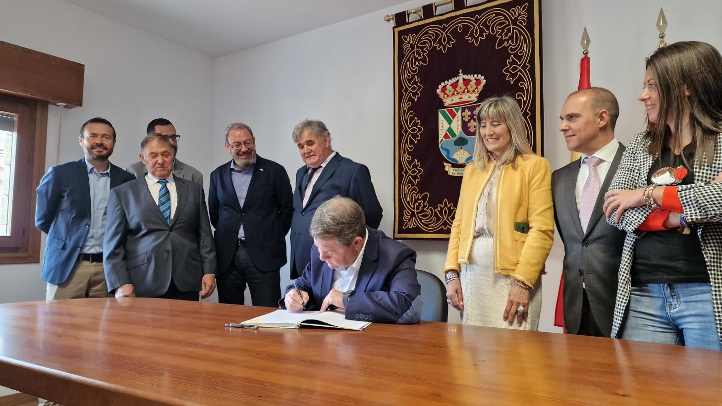 Emiliano García-Page inaugura la Casa Consistorial de Villaseca de Henares en un acto histórico para el municipio