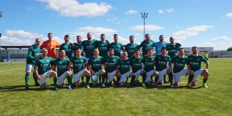 La Asociación de Veteranos C. D. Marchamalo entrega 2.070€ del partido benéfico jugado contra una selección AFE