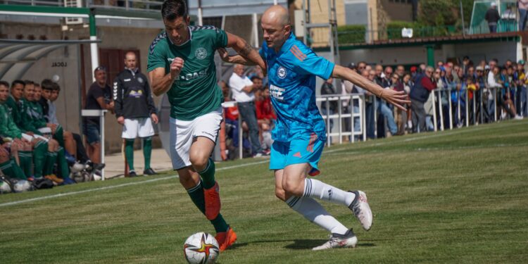 La Asociación de Veteranos C. D. Marchamalo entrega 2.070€ del partido benéfico jugado contra una selección AFE