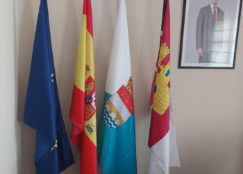Aprobada oficialmente la nueva bandera de Espinosa de Henares por la JCCM