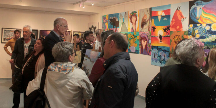 Exposición 'Obra por Artista' en la Casa de la Cultura de Cabanillas: una muestra pictórica de talento local