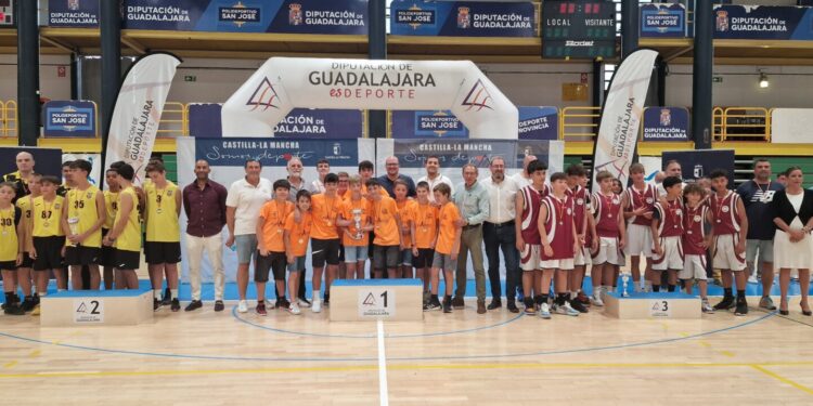 Las canteras del Baloncesto y Fútbol Sala de Yunquera de Henares son reconocidas en la Gala de Deporte en Edad Escolar