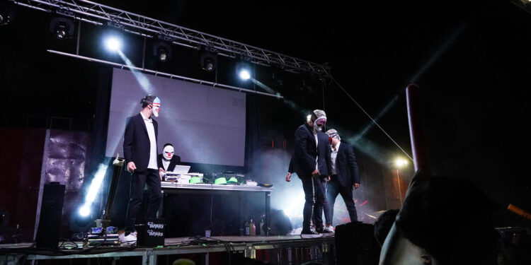 BankHunters: Un espectáculo explosivo llena el recinto de peñas en Cabanillas del Campo