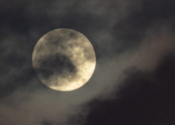 Superluna Azul 2023: Observa un Raro Fenómeno Astronómico desde España antes de Esperar hasta 2037