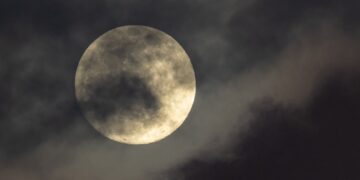 Superluna Azul 2023: Observa un Raro Fenómeno Astronómico desde España antes de Esperar hasta 2037