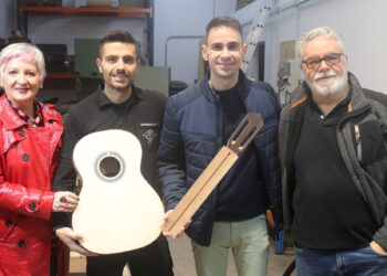 Pasión por la Guitarra: Gerónimo Mateos e Hijos, Luthieres Maestros, Se Establecen en Cabanillas del Campo