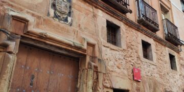 Parte de la fachada del Palacio de los Arias (s.XVIII) en Molina de Aragón