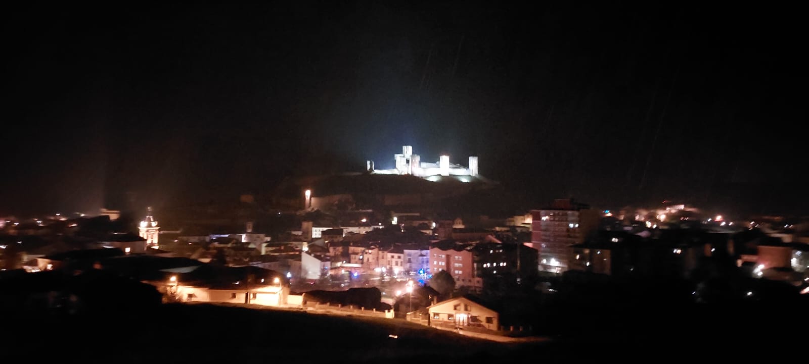 Molina de Aragón iluminada por la noche