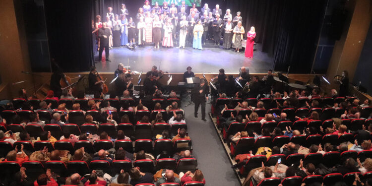 La Gala Lírica de Navidad en Cabanillas del Campo Deslumbra con un Espectáculo de Ópera y Zarzuela de Alto Nivel