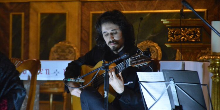 Emotivo Pregón Navideño: Javier del Castillo Deja su Huella en Horche y Llama a la Paz en Tiempos Difíciles