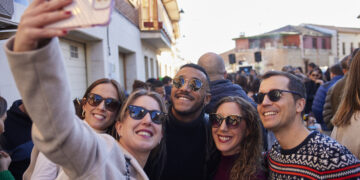 Vermú de Nochebuena en Yunquera de Henares: Alegría, Música y Omar de OT