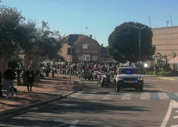 Emoción Navideña en Villanueva de la Torre: Villancicos y Papanoelada Motera Solidaria