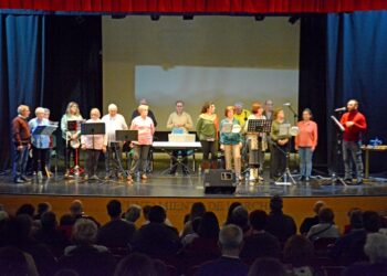 Voces de Leyenda Iluminan Horche: Un Emotivo Concierto de Villancicos Llena la Casa de Cultura