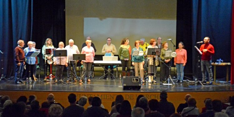 Voces de Leyenda Iluminan Horche: Un Emotivo Concierto de Villancicos Llena la Casa de Cultura