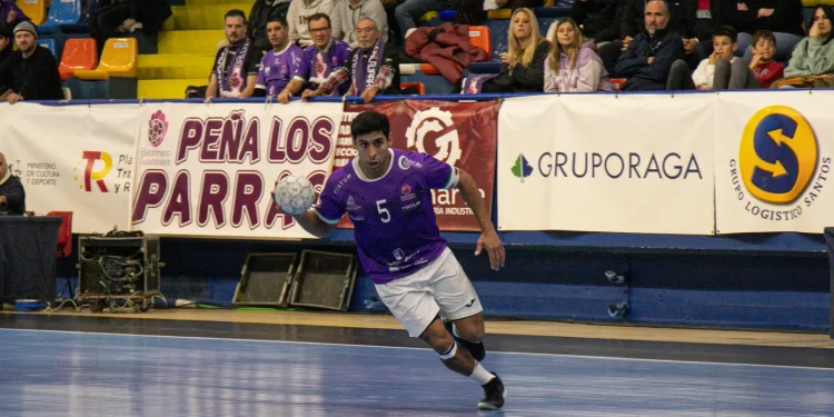 "BM Guadalajara Domina en el Santamaría: Contundente Victoria para Iniciar el 2024 en la División de Honor Plata Masculina