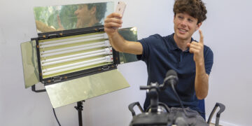 Descubre 'Hecho con Derecho': El Proyecto de Divulgación Científica del Alumno Rodrigo Toquero que Conquista las RRSS