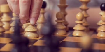 Emocionante Partida Simultánea de Ajedrez con el Maestro FIDE Wilbert Yánez