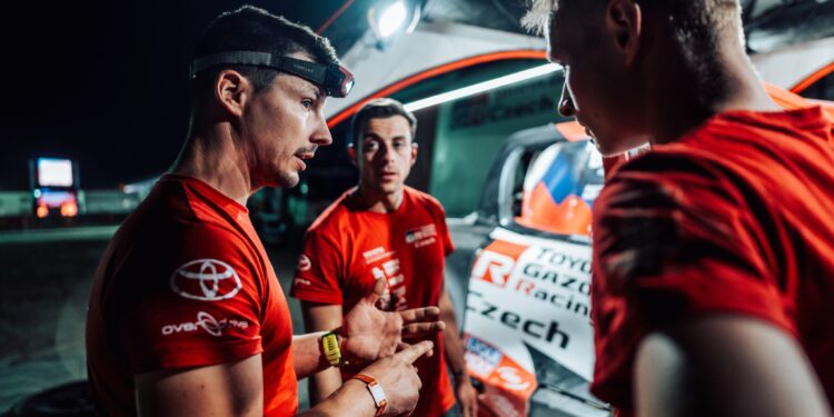 Éxito en el Dakar 2024: Amadeo de Fe, Mecánico de Cabanillas, Destaca en Equipo Checo