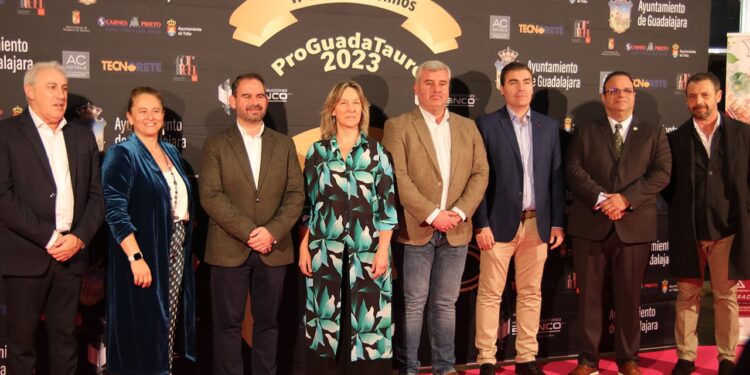 Reconocimiento Taurino en Guadalajara: La Alcaldesa otorga premio a Víctor Hernández en Gala ProGuadaTauro