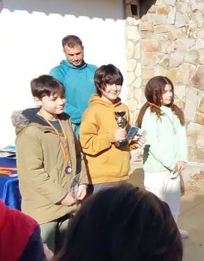 El XIX Circuito Provincial de Ajedrez Escolar arranca con brillantez en Cogolludo, destacando el desarrollo de habilidades y el ambiente festivo para los niños de 5 a 16 años.