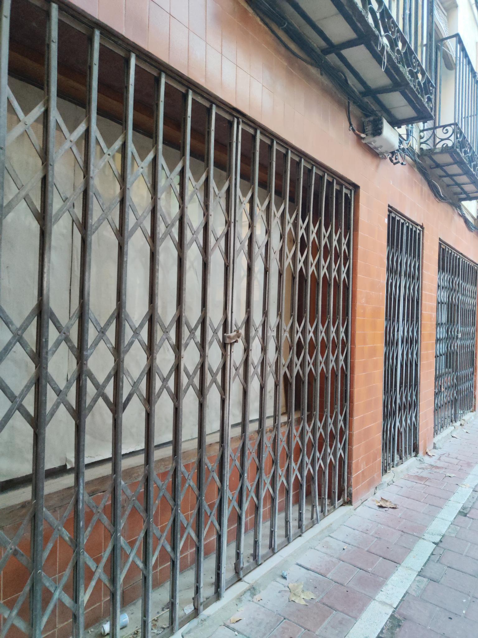 Locales y negocios cerrados en el casco antiguo de Molina de Aragón