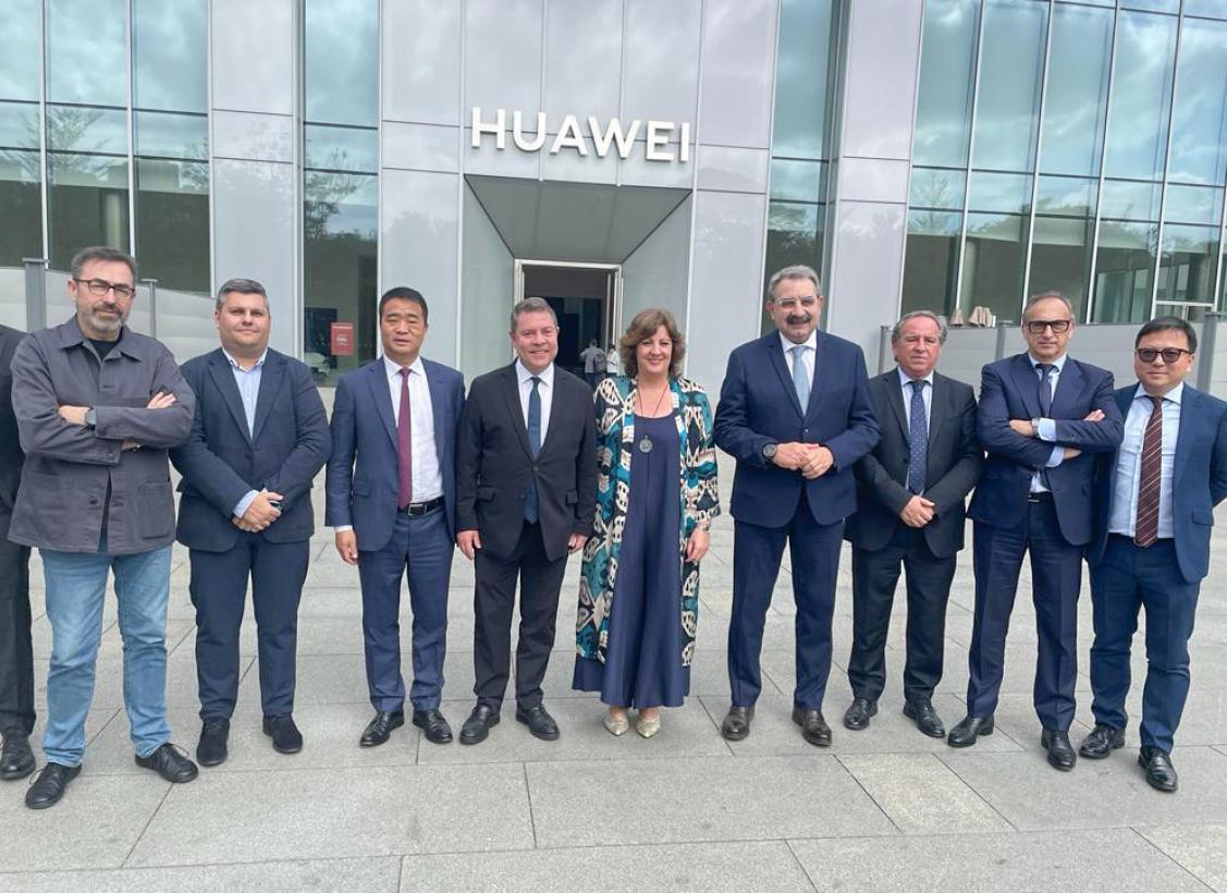 García-Page Fortalece Vínculos Comerciales con Huawei en China, Impulsando Oportunidades para Castilla-La Mancha