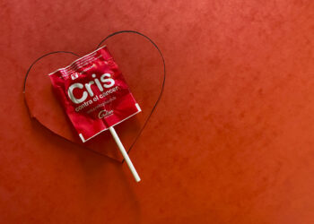 Celebración del Día de San Valentín en la Universidad de Alcalá: Piruletas Solidarias para la Investigación del Cáncer Infantil